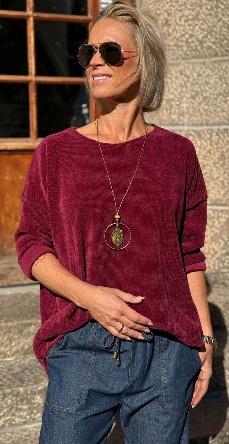 Maren bluse i velour og halskæde wine LikeLondon