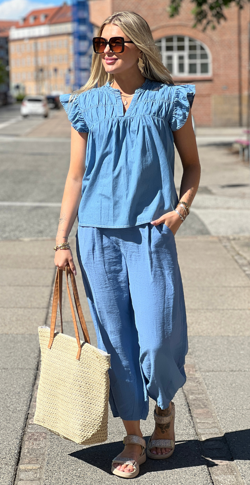 Kashe denimbluse med smock light blue denim B.young