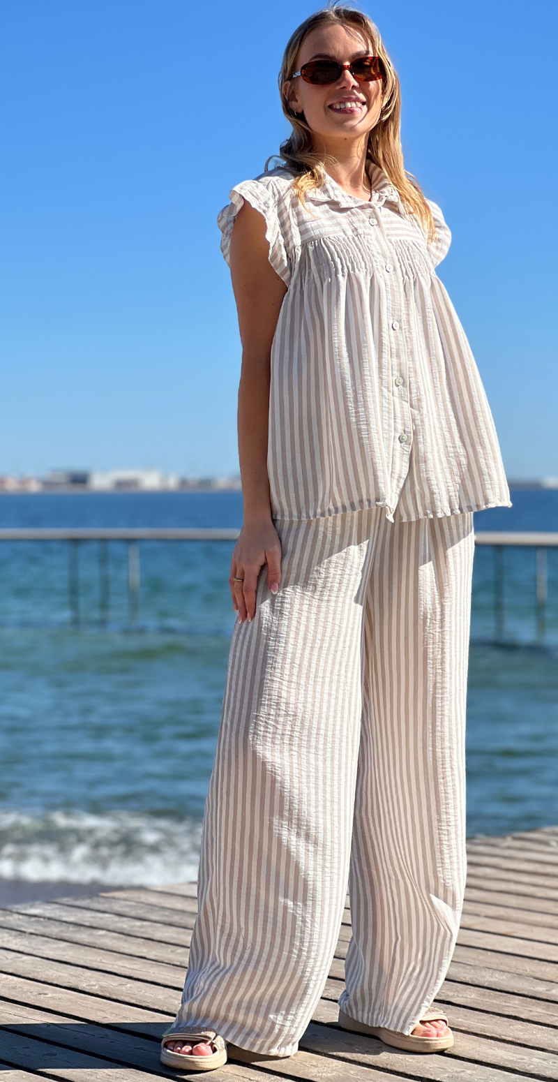 Lilje sæt med stribet bluse og bukser beige LikeLondon