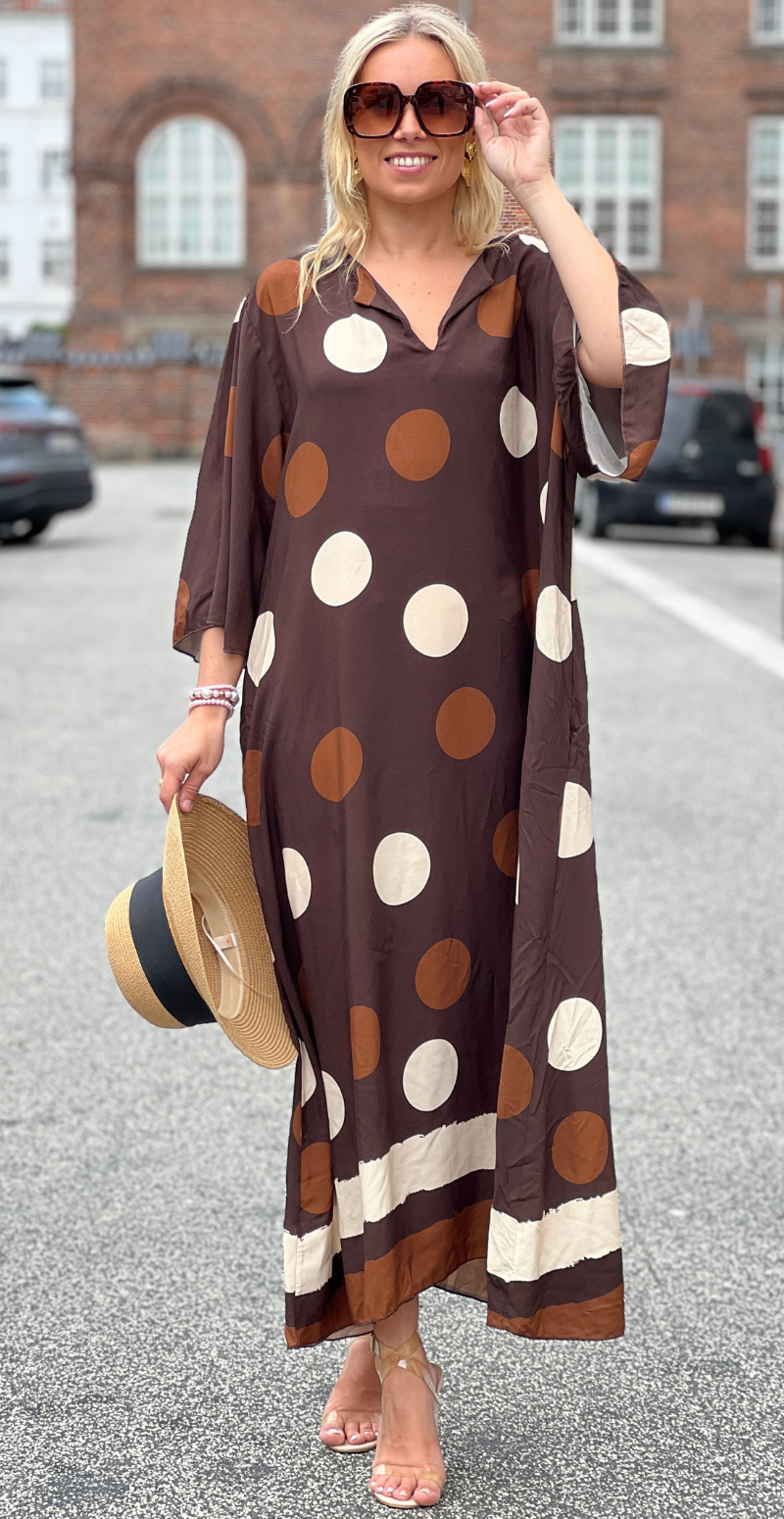 Effie lang kjole med store dots og lommer brun LikeLondon