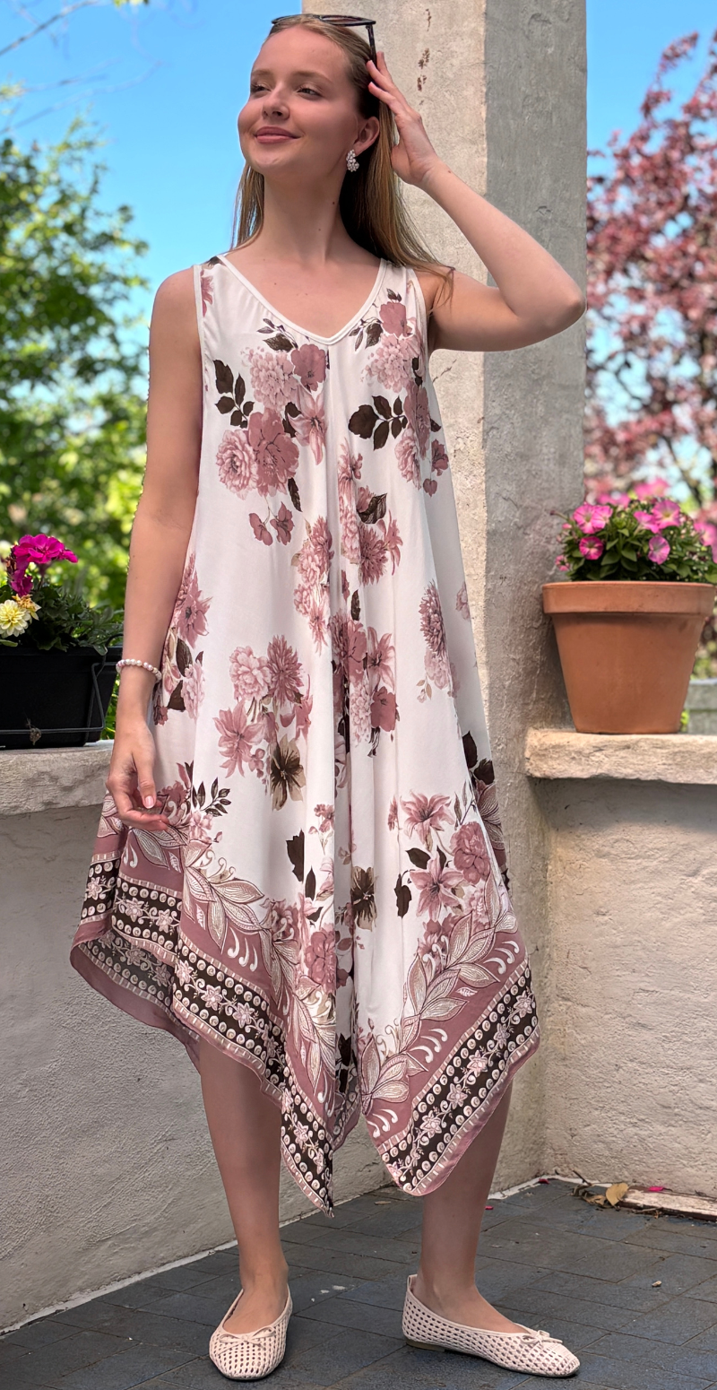 Gypsy kjole med blomster og asymmetrisk kant rosa LikeLondon