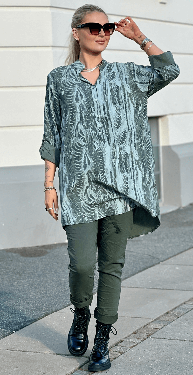 Ruby tunika med blad mønster khaki LikeLondon