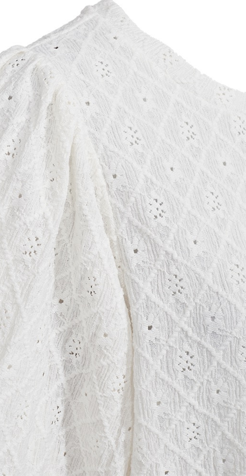 Kiona bluse med hulmønster star off-white Freequent