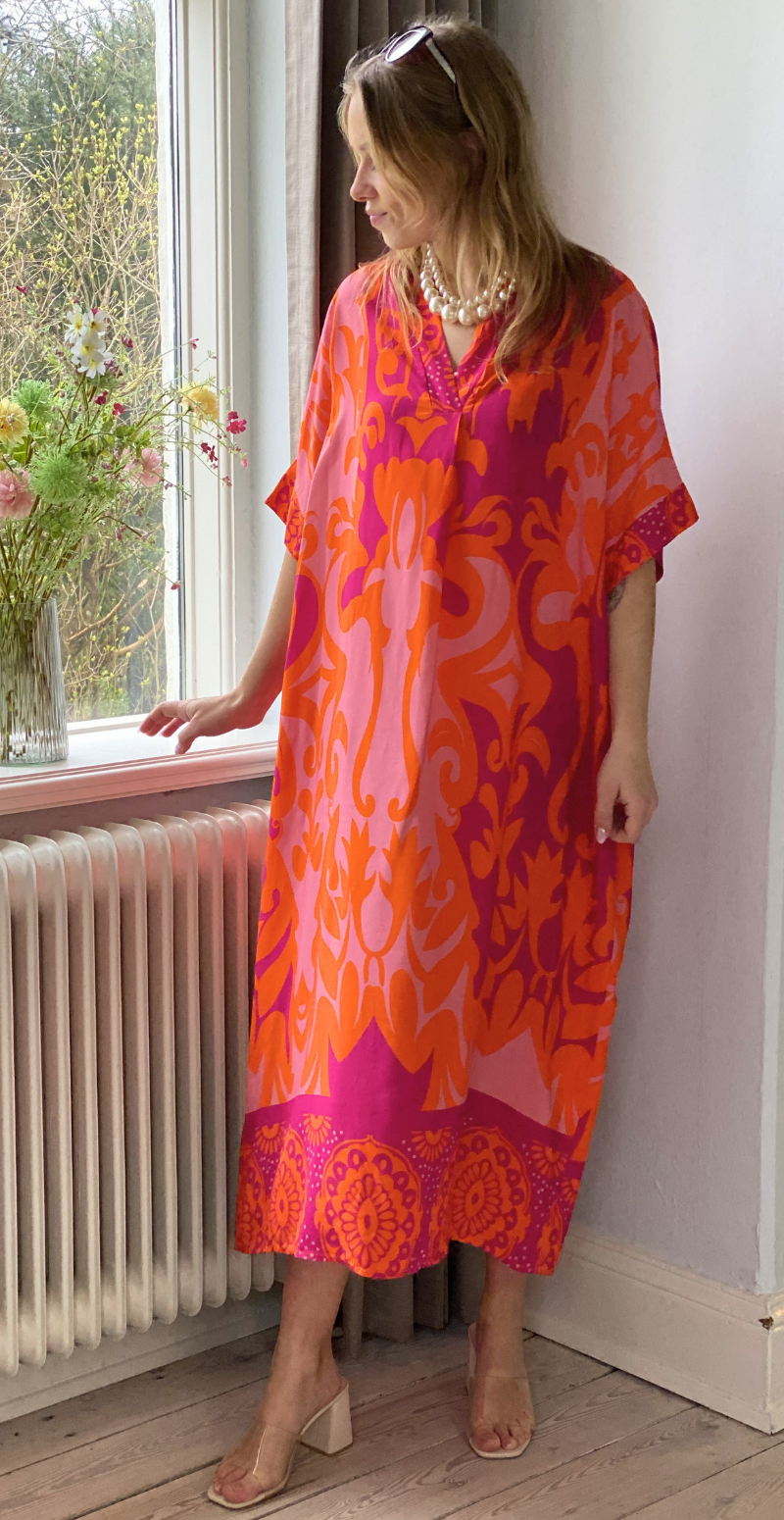 Melia kjole med mønster pink/orange LikeLondon