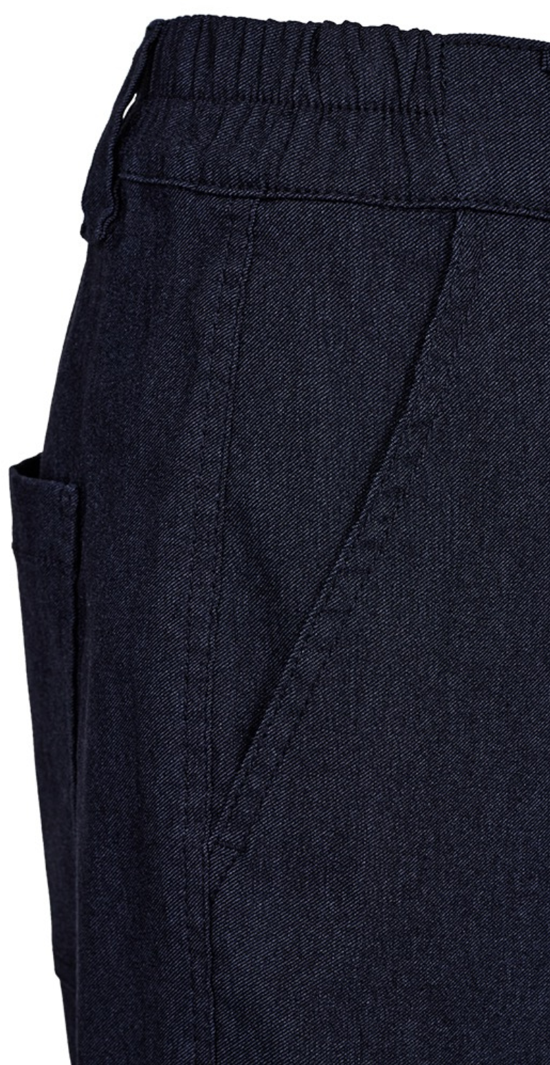 Tonje bukser i denimlook og barrelfit navy blazer melage Freequent