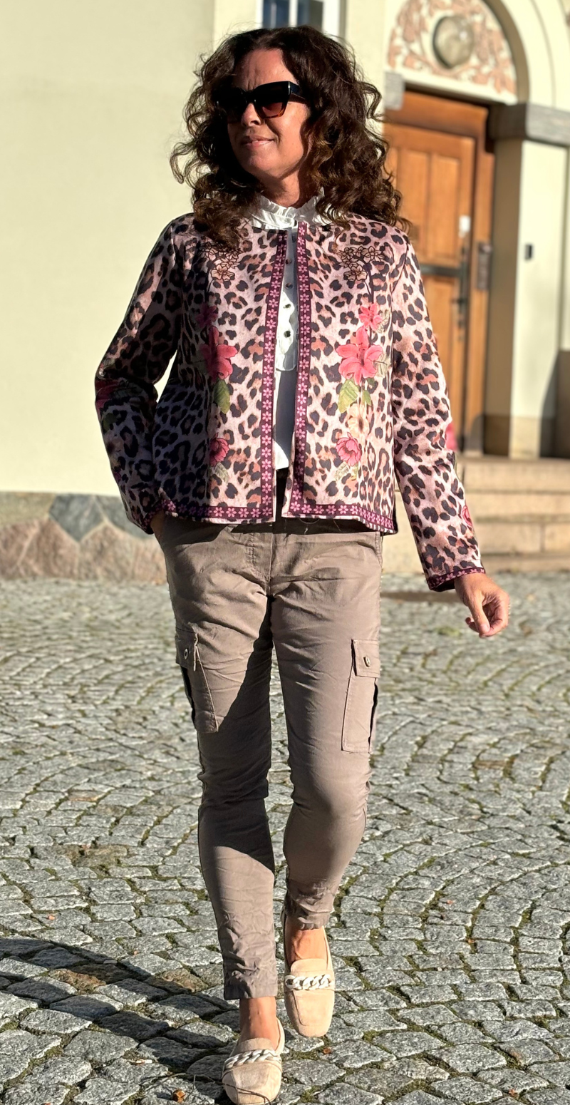 Valerie blazer med leoprint og pink blomster LikeLondon