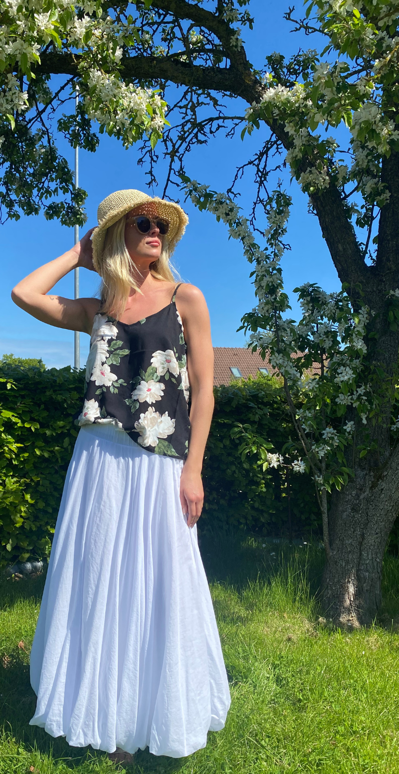 Joella stroptop black roses