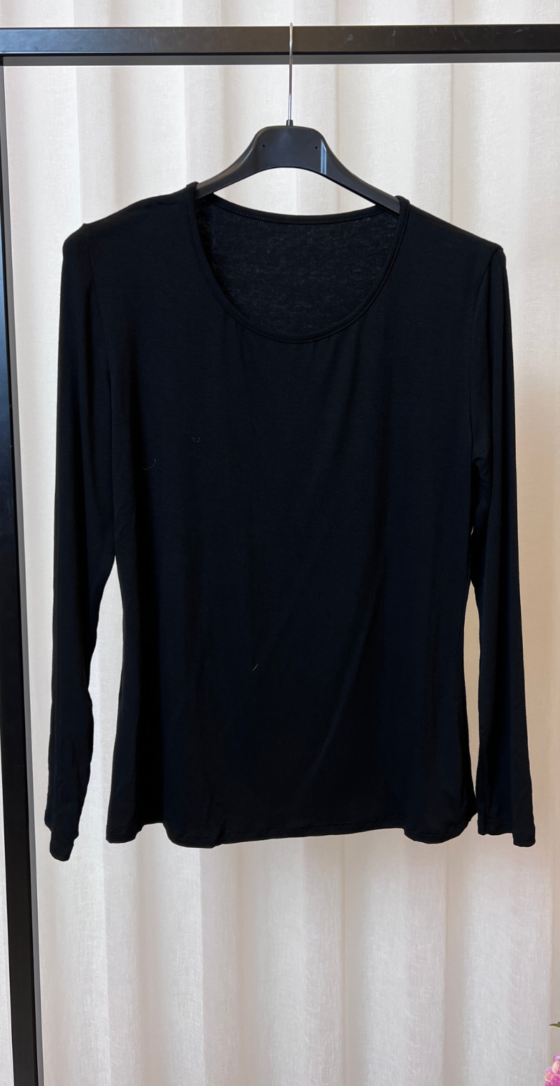 Vivi ensfarvet bluse med lange ærmer sort LikeLondon