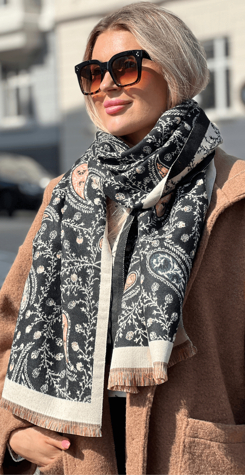 Uldtørklæde med paisley print sort LikeLondon