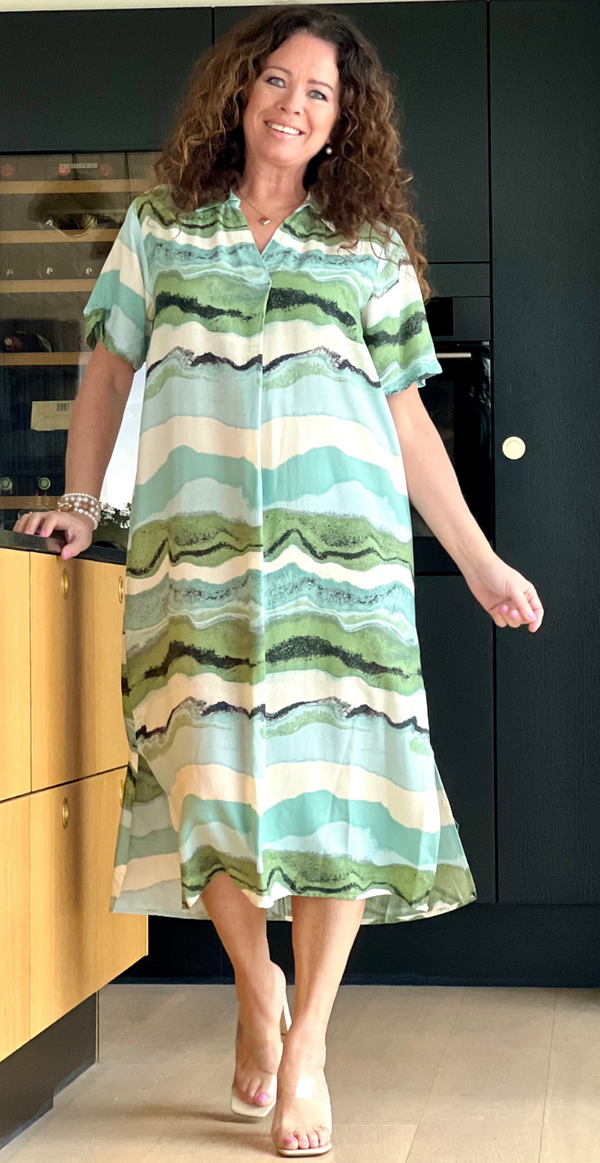 Lang kjole med korte ærmer og print grøn