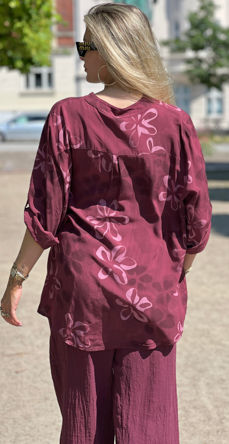 Karla bluse med blomsterprint og pailletdetaljer bordeaux LikeLondon