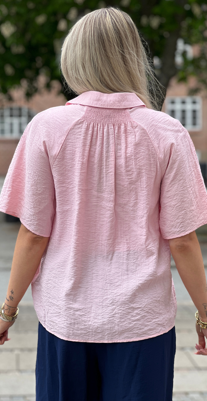 Cello gennemknappet bluse med struktur ballerina Freequent