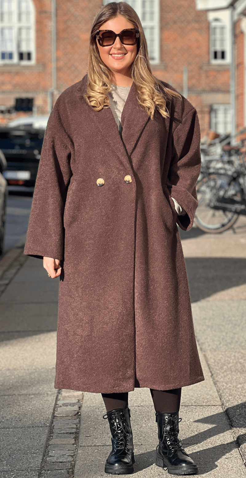 Jaqueline frakke med lommer og knapper brun LikeLondon