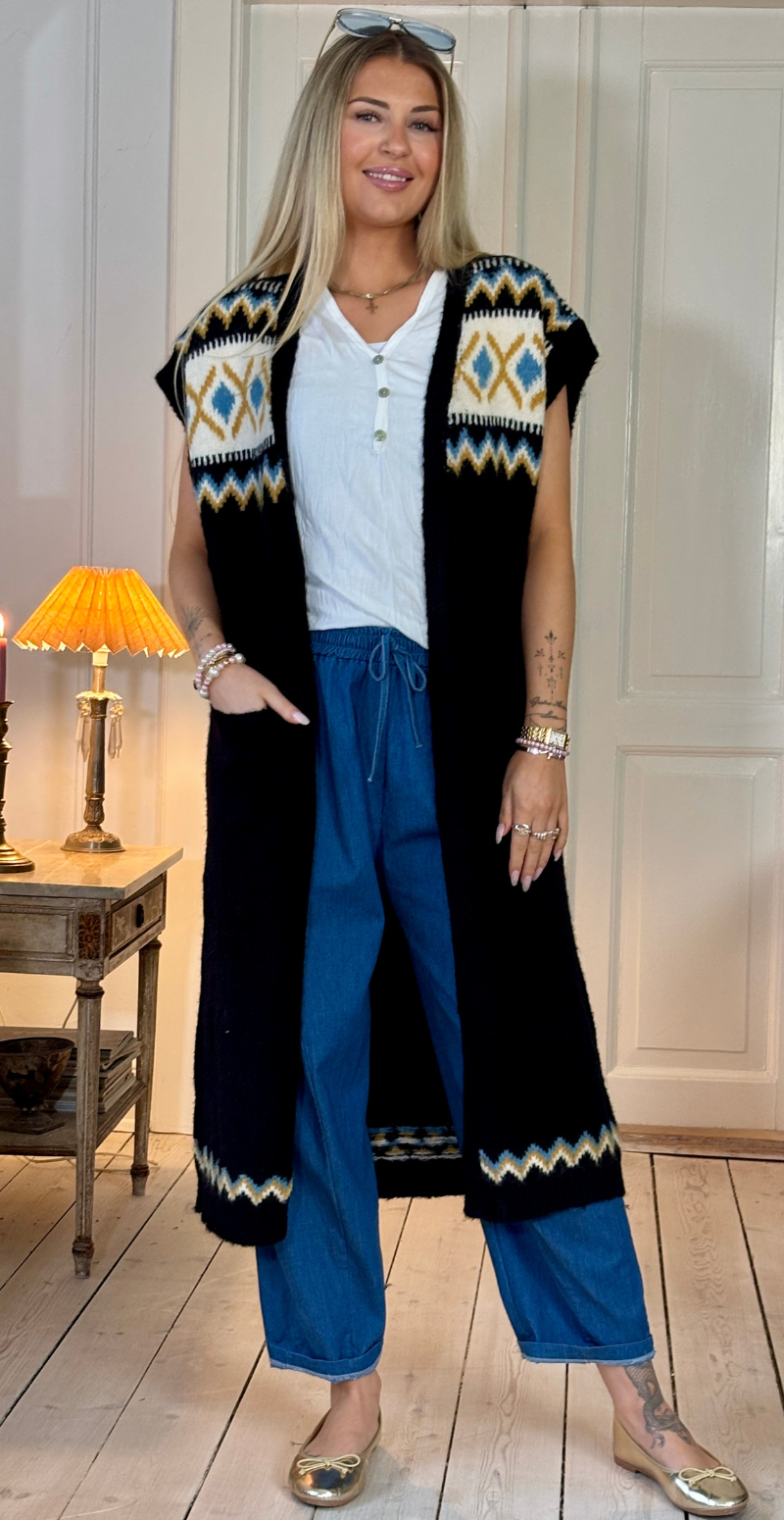 Fjola ærmeløs uldcardigan med mønster sort LikeLondon