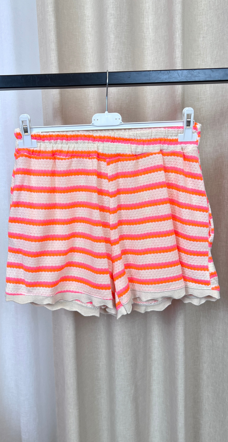 Fanny hæklet shorts med striber og skrålommer orange LikeLondon