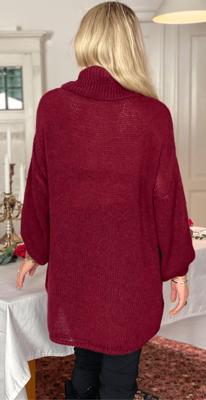 Irene uldstrik med halskrave bordeaux LikeLondon