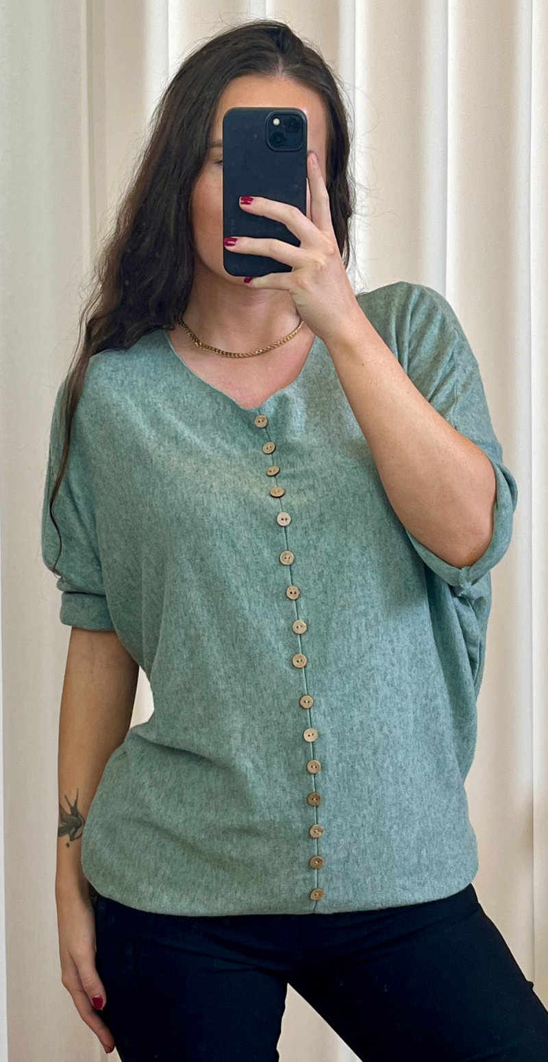 Josefine ensfarvet bluse med pynteknapper salvie Likelondon