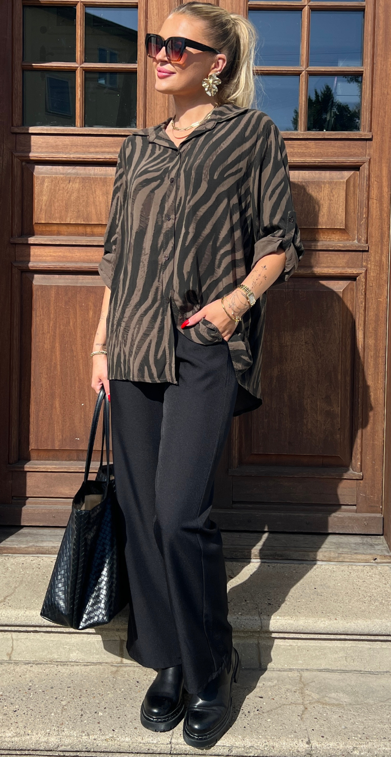 Melissa skjortebluse med zebraprint brun LikeLondon