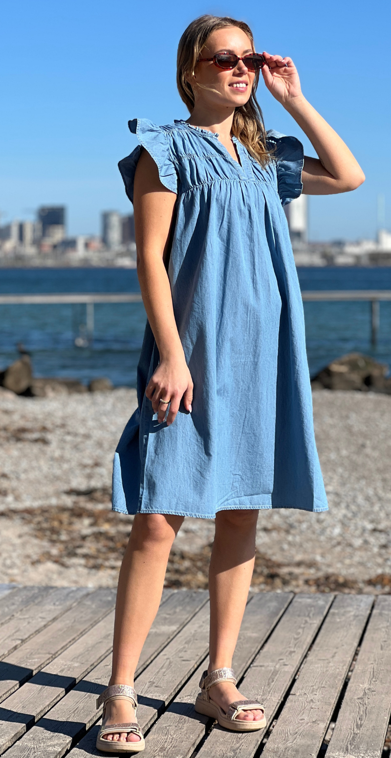 Kashe denim kjole med smock light blue denim B.young