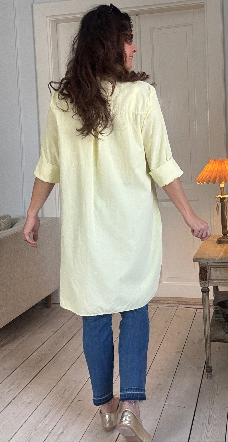 Danica fløjls kjole-tunika med knapstolpe gul LikeLondon