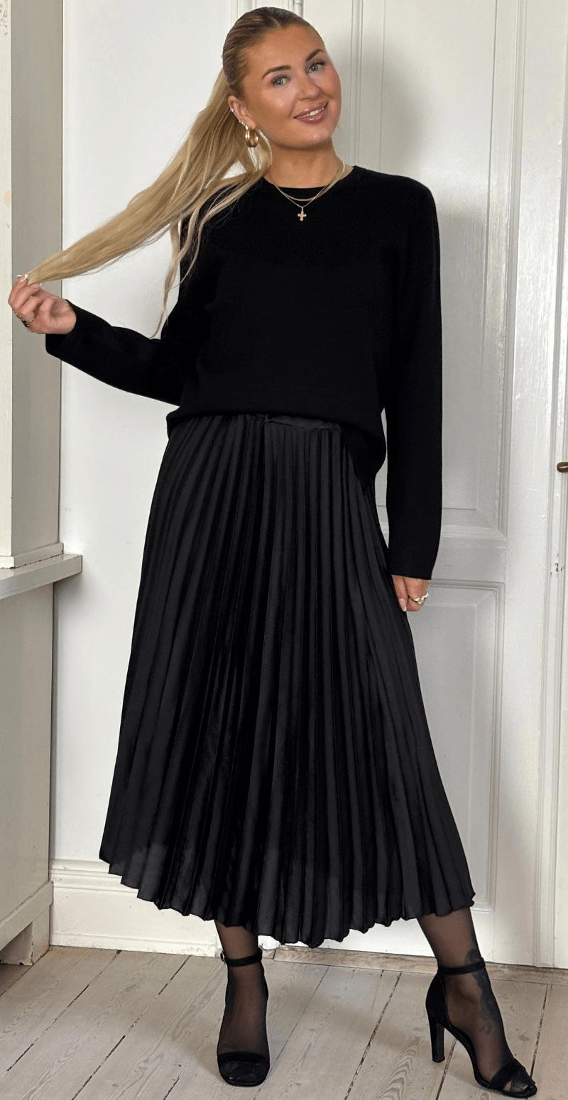 Camma plisseret satin nederdel sort LikeLondon