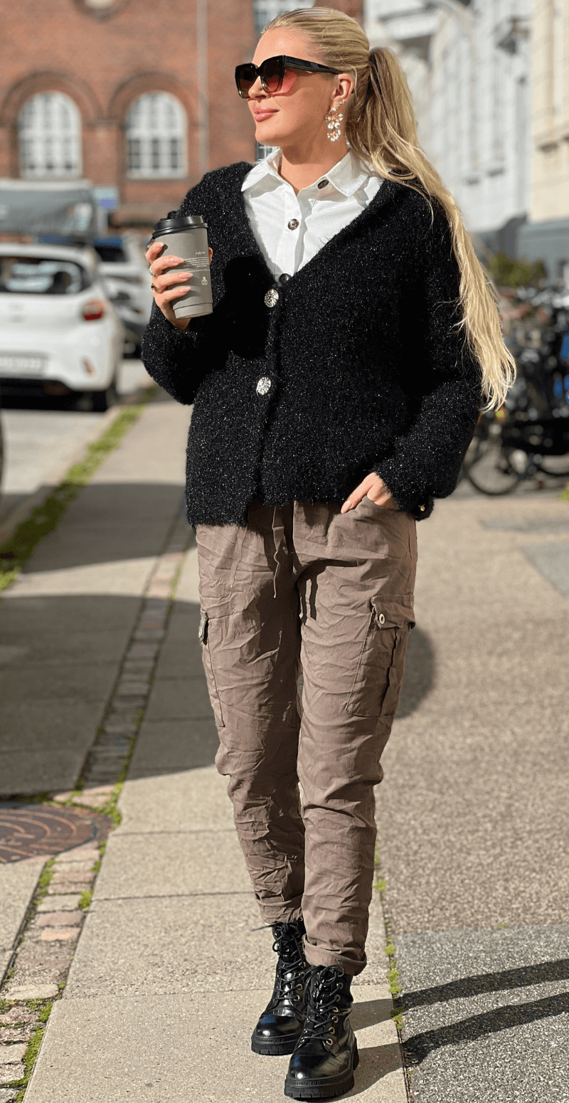 Saseline cardigan med hætte og guldknapper sort LikeLondon