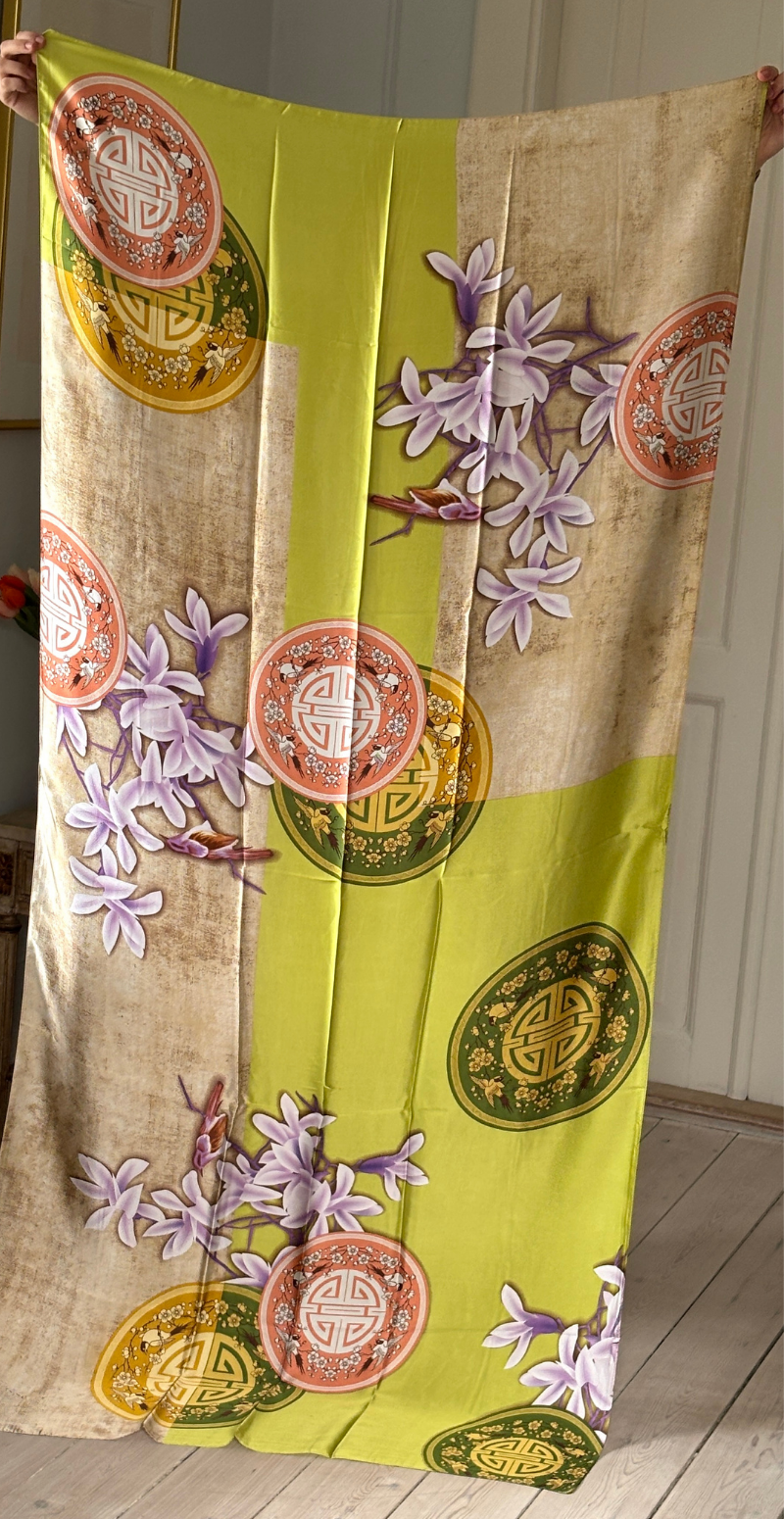 Tørklæde med fugle og blomster beige/lime LikeLondon