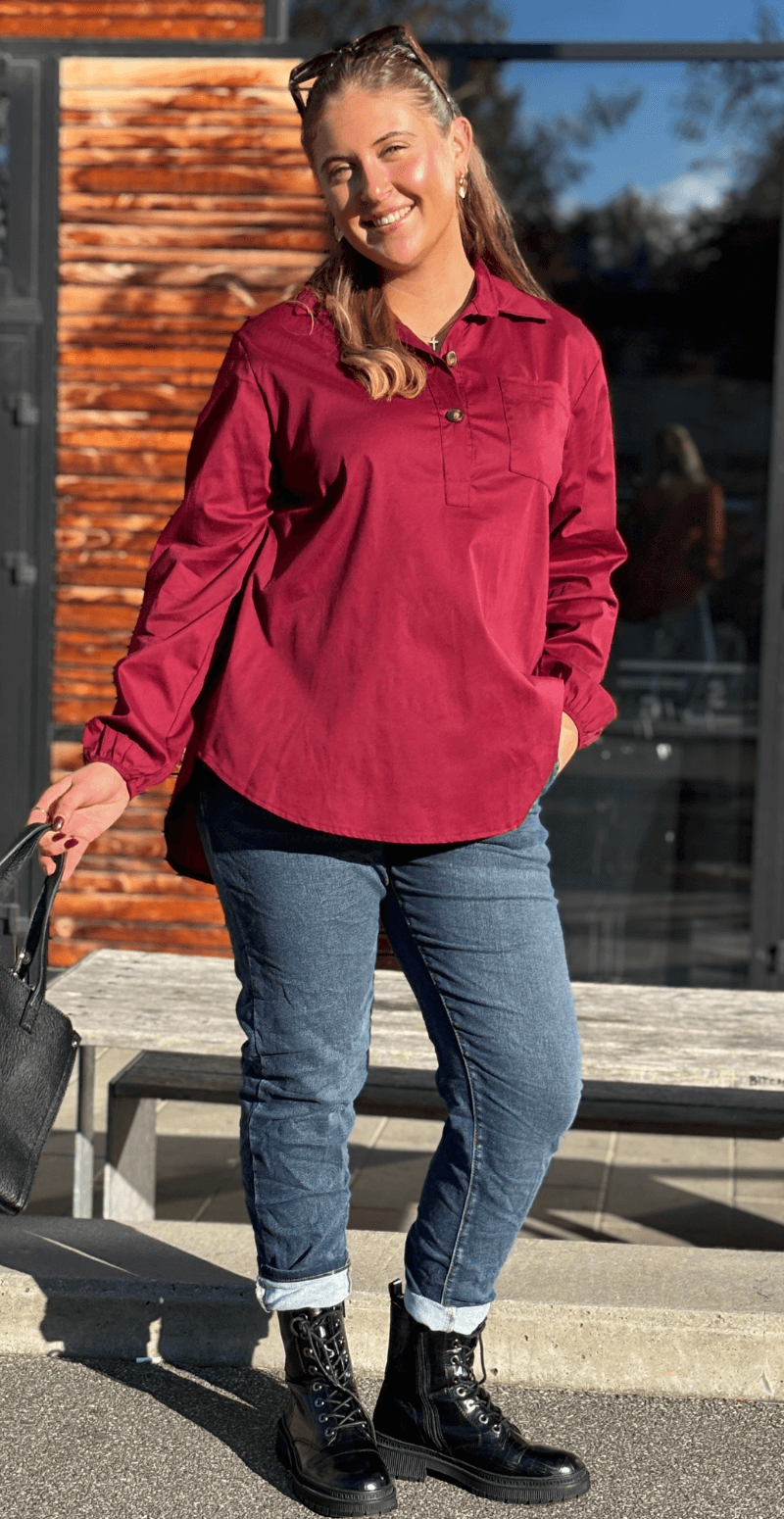 Milly skjorte med knapper og længde bagpå bordeaux LikeLondon