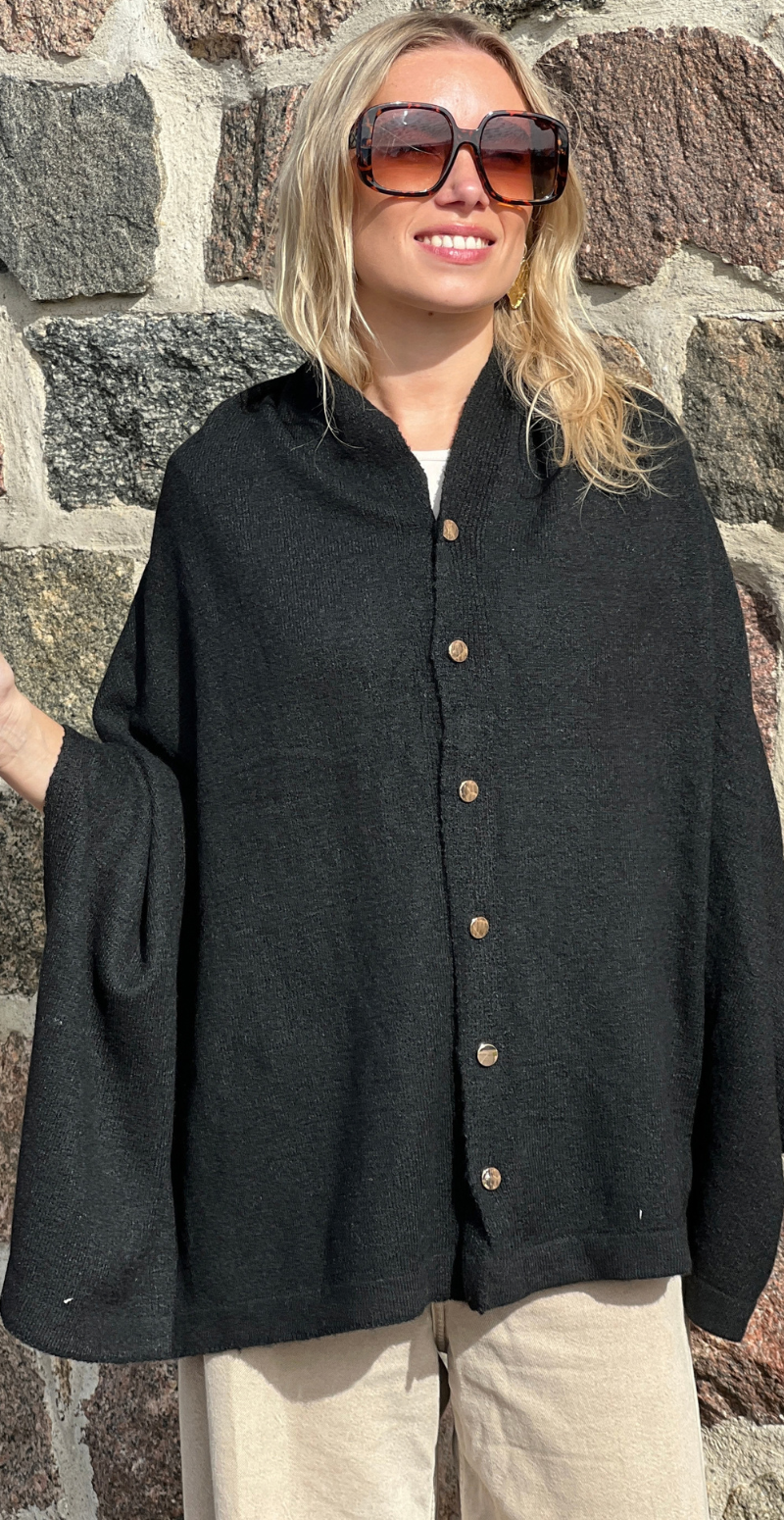 Uldponcho med guldknapper sort LikeLondon