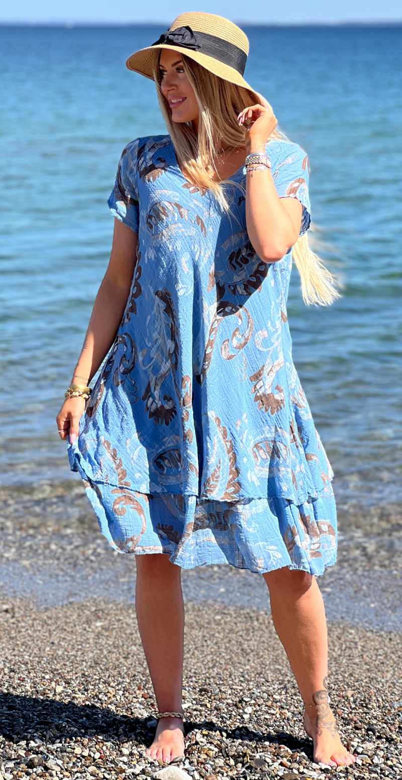 Simone kjole i 2 lag med paisley blå LikeLondon