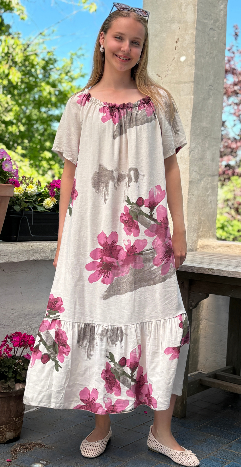 Eloise lang kjole med blomsterprint og peplumkant beige LikeLondon