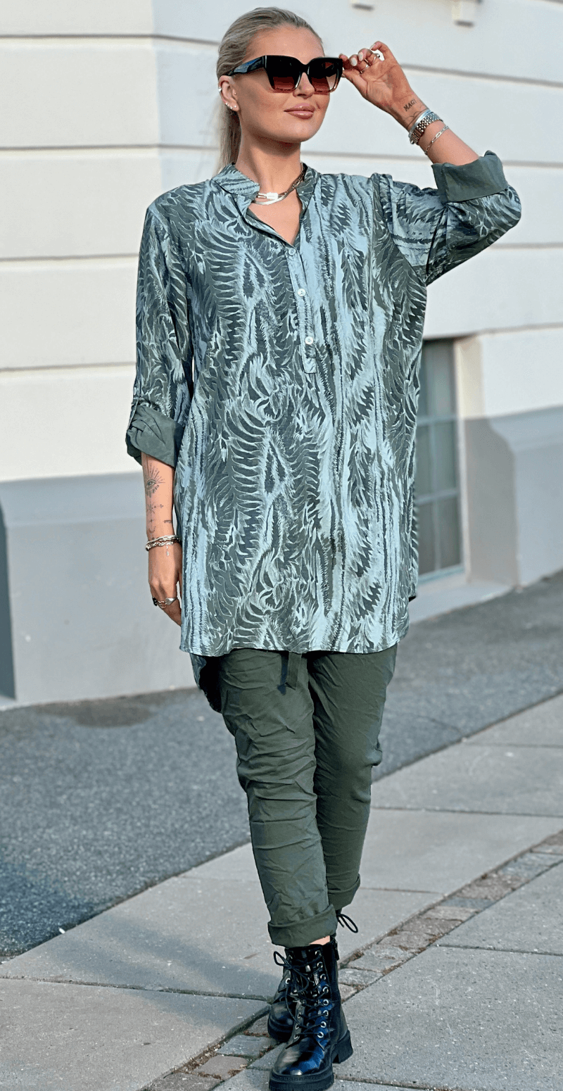 Ruby tunika med blad mønster khaki LikeLondon