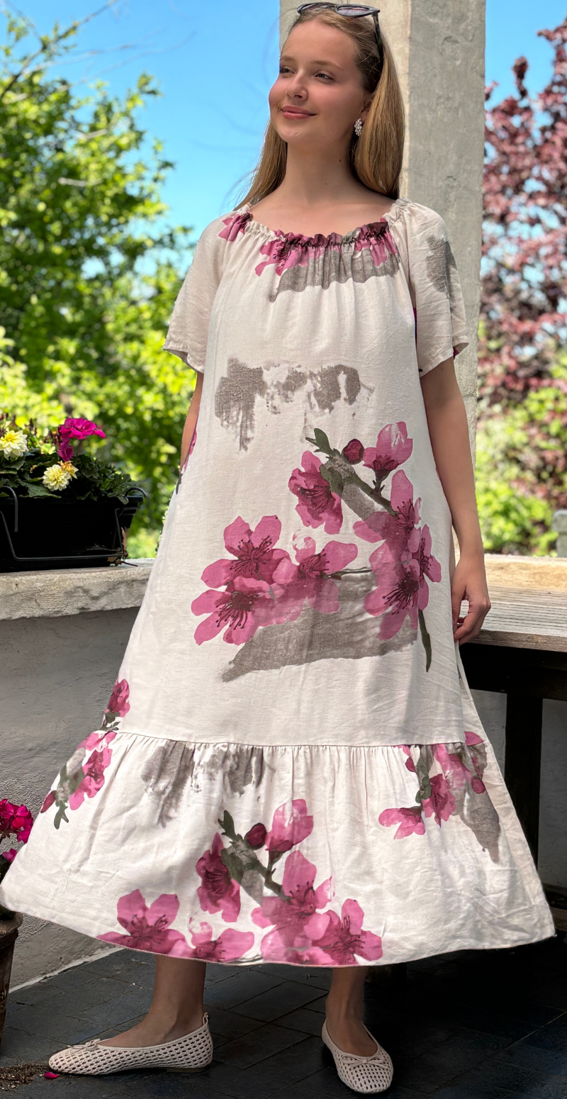 Eloise lang kjole med blomsterprint og peplumkant beige LikeLondon