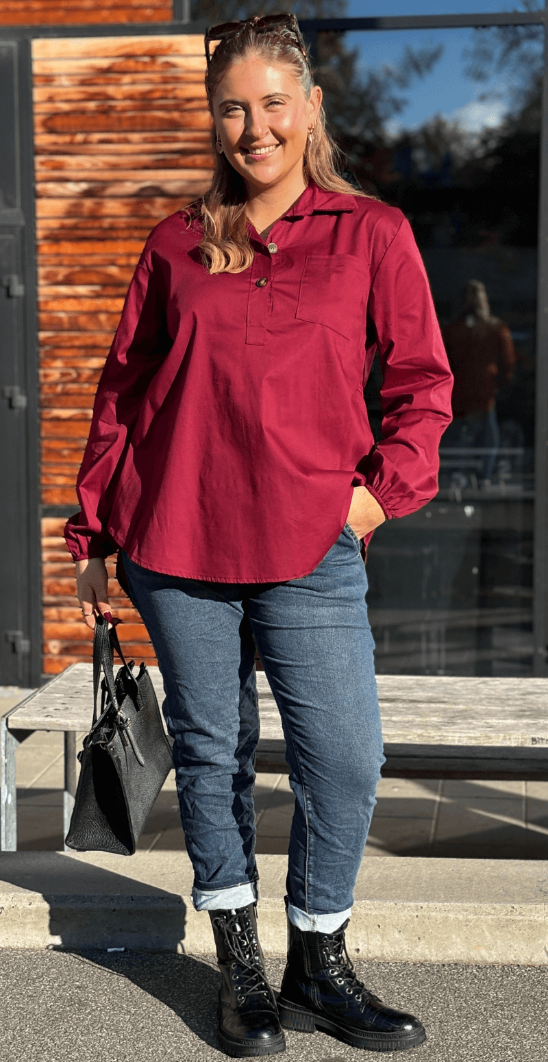 Milly skjorte med knapper og længde bagpå bordeaux LikeLondon
