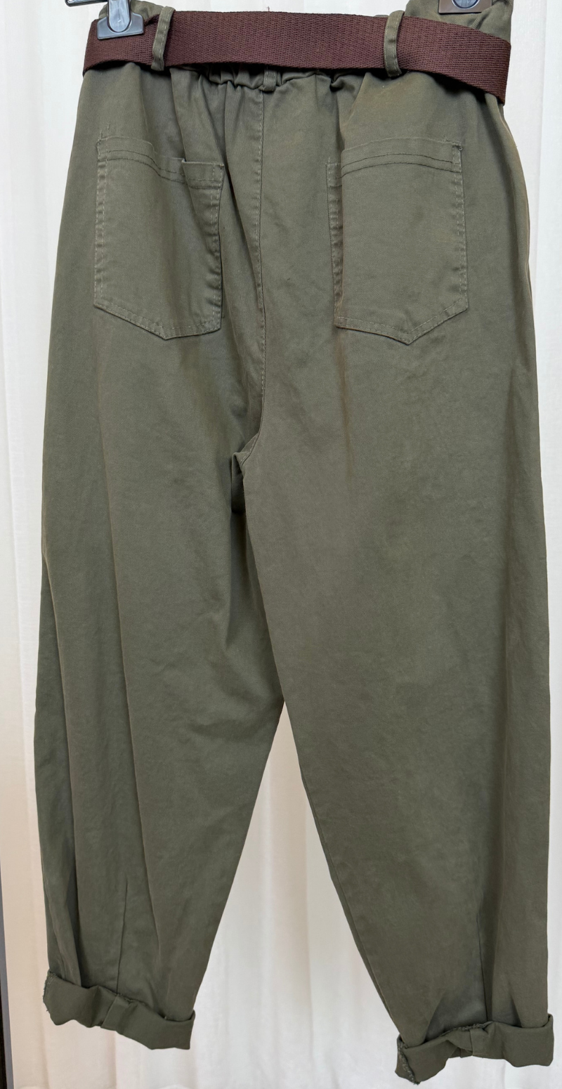 Therese bukser i twill med elastik i taljen og skrålommer khaki LikeLondon