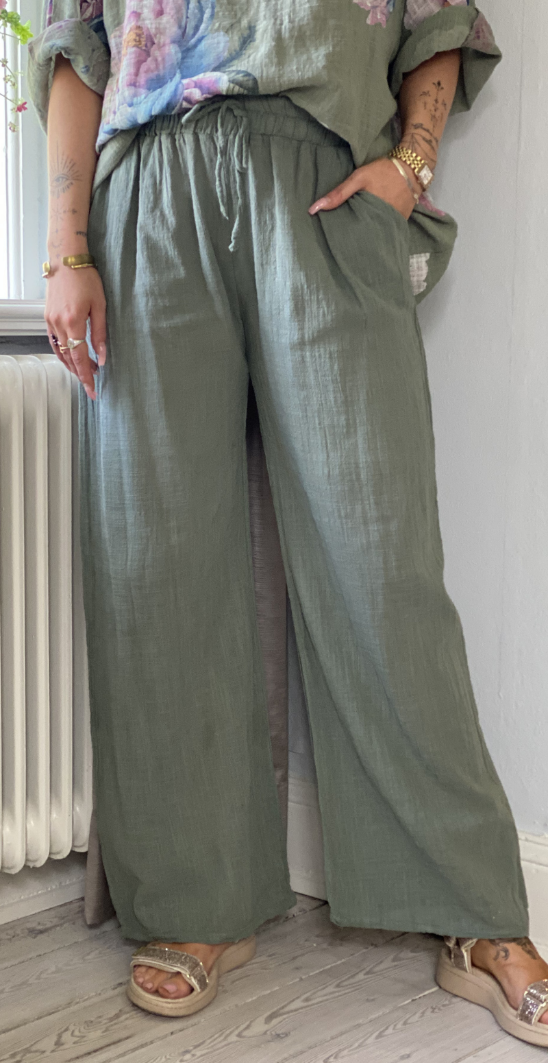 Elise ensfarvet buks khaki LikeLondon