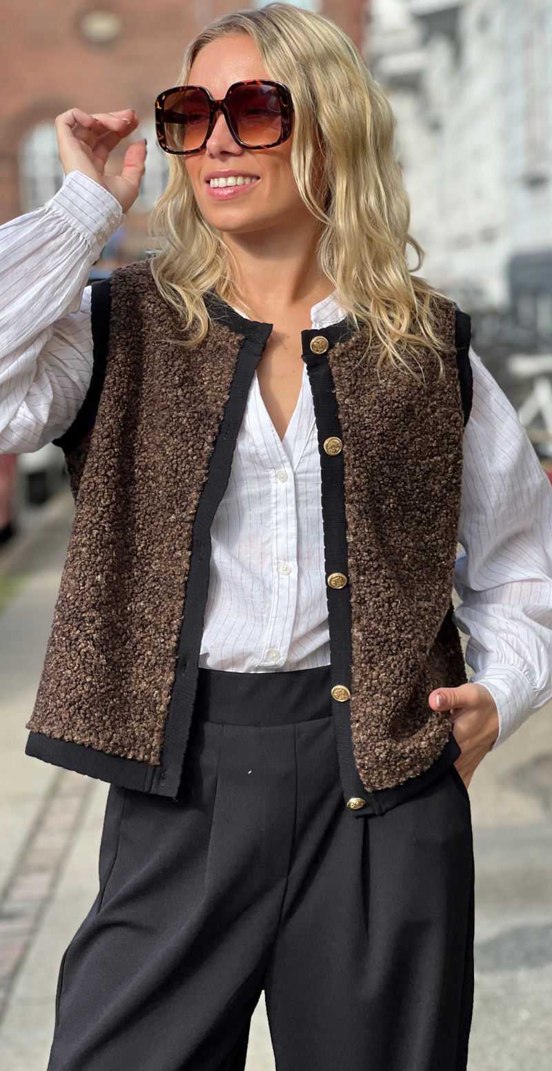 Bessie vest i teddylook med foer brun Soya Concept