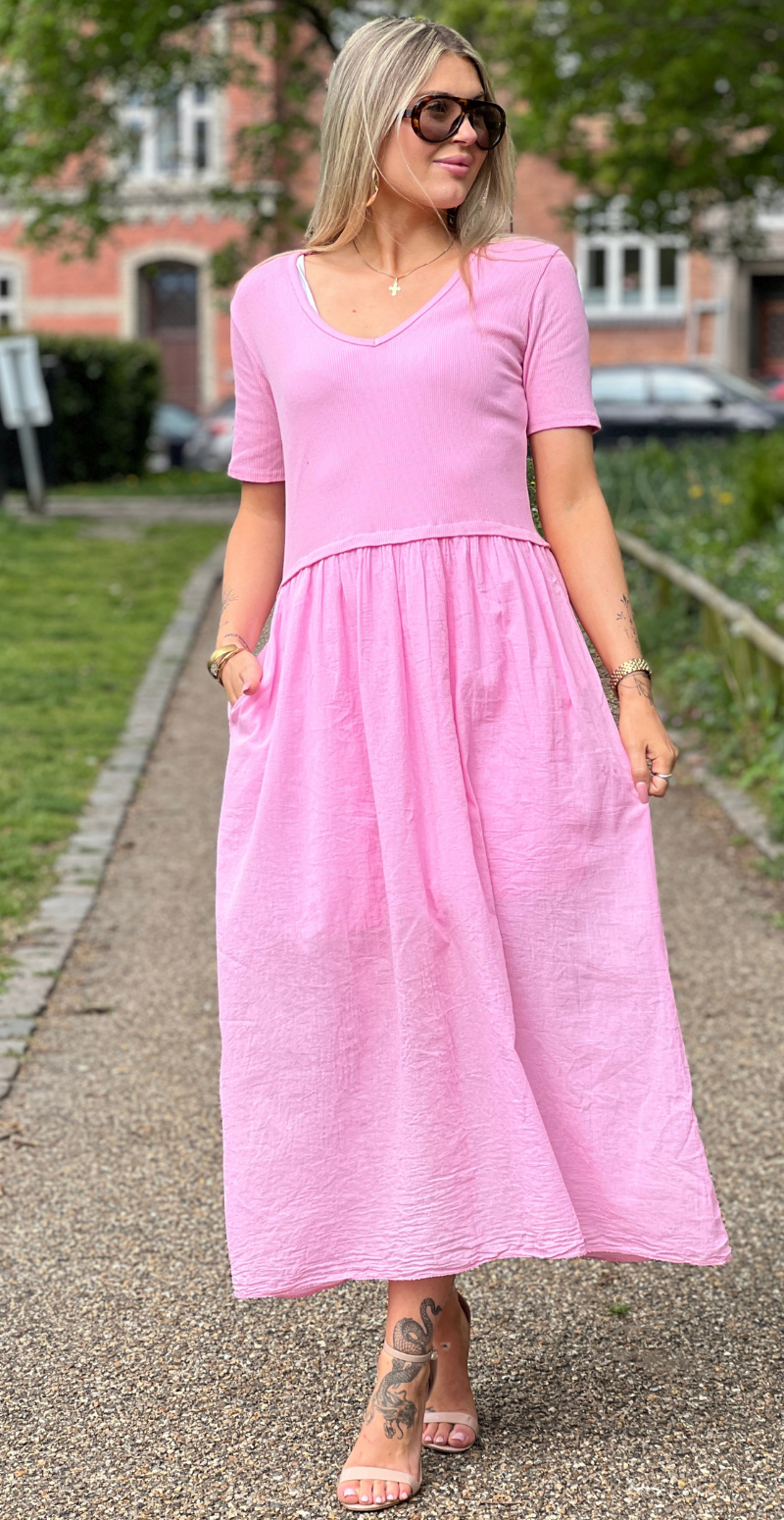 Christiane kjole med V-udskæring og overdel i rib pink LikeLondon