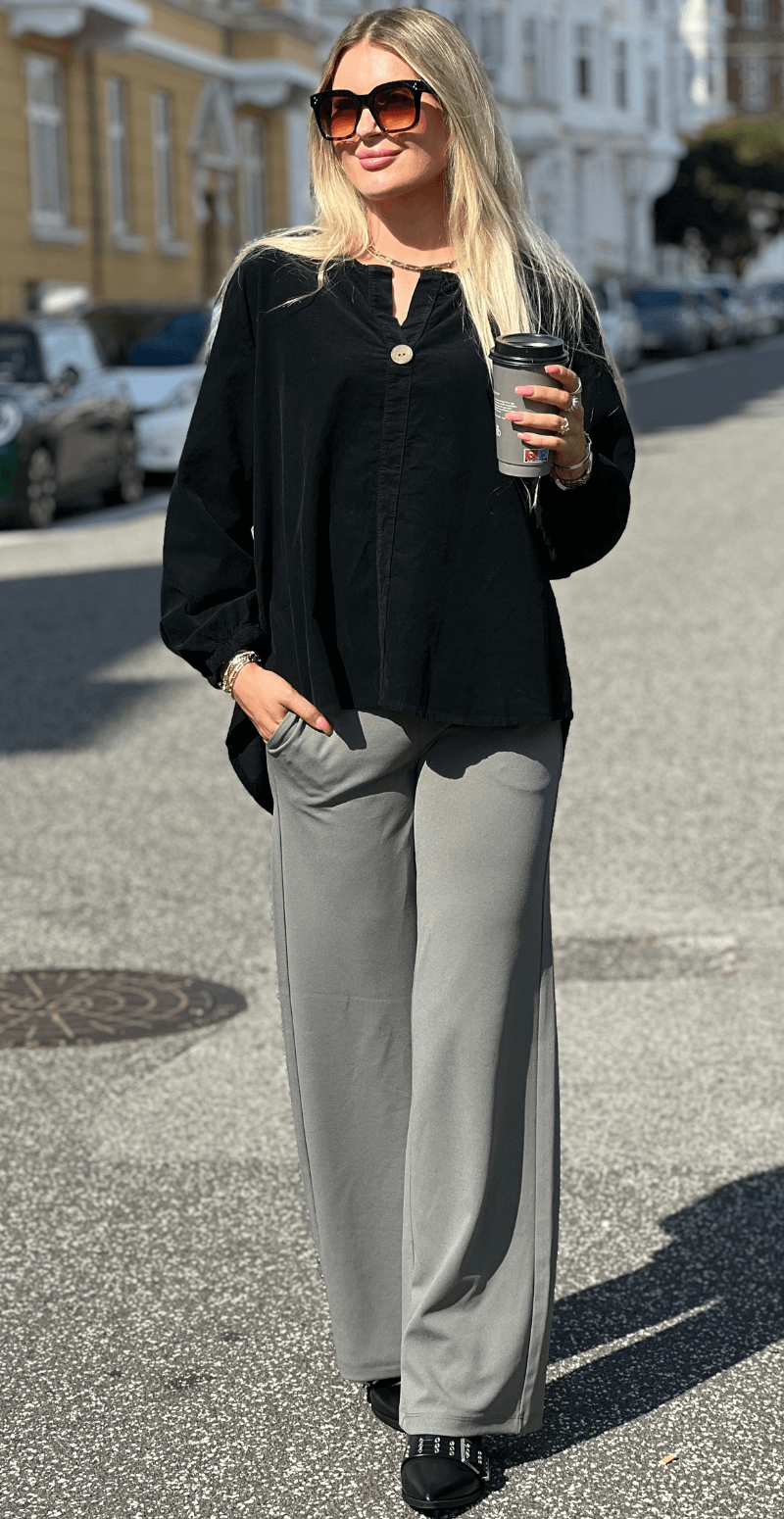 Emily buks med vidde khaki