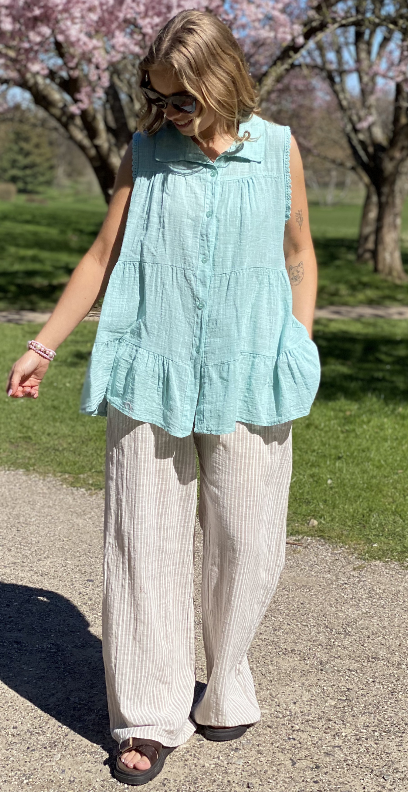 Rinda bluse uden ærmer med peplum og hæklede detaljer mint LikeLondon
