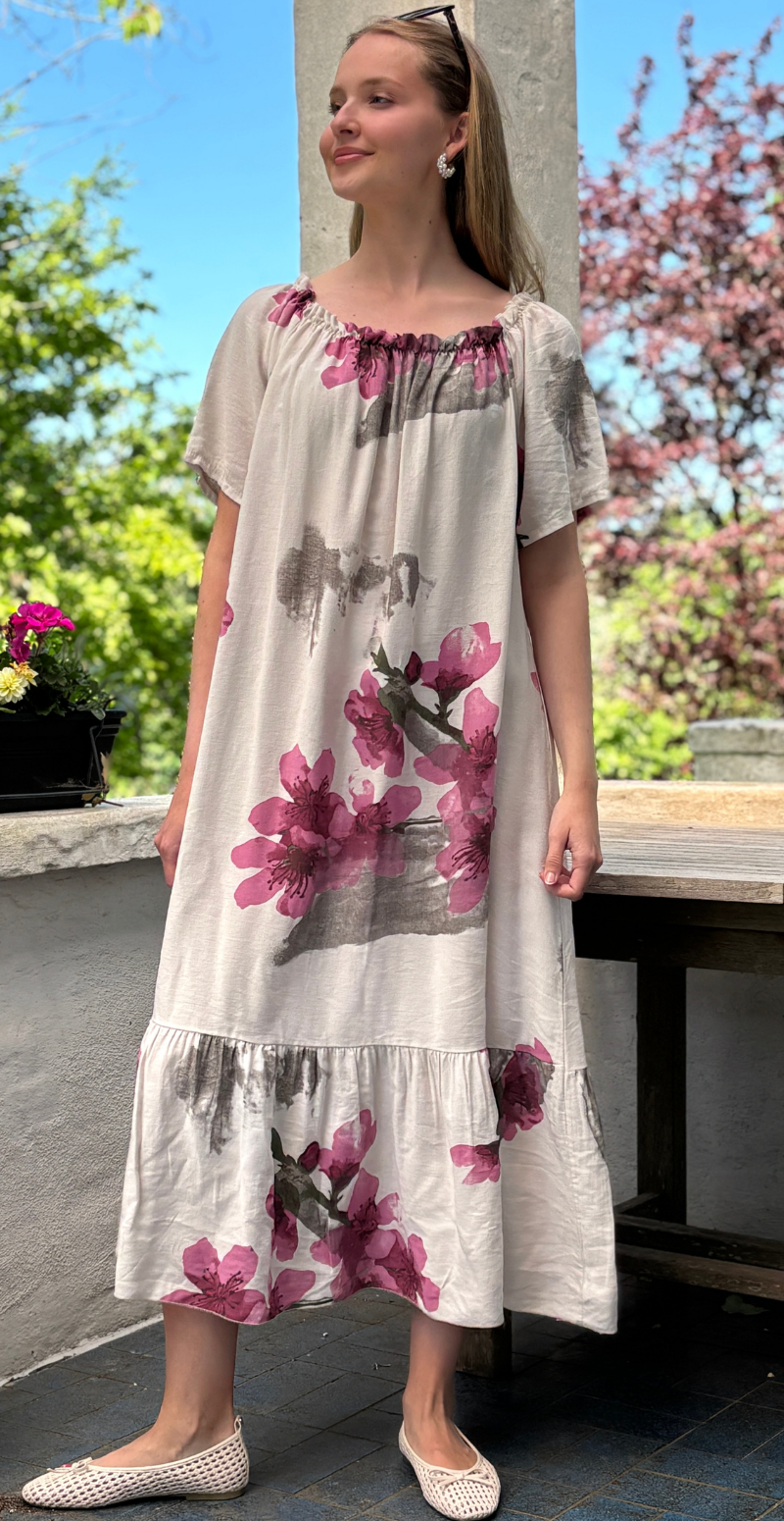 Eloise lang kjole med blomsterprint og peplumkant beige LikeLondon