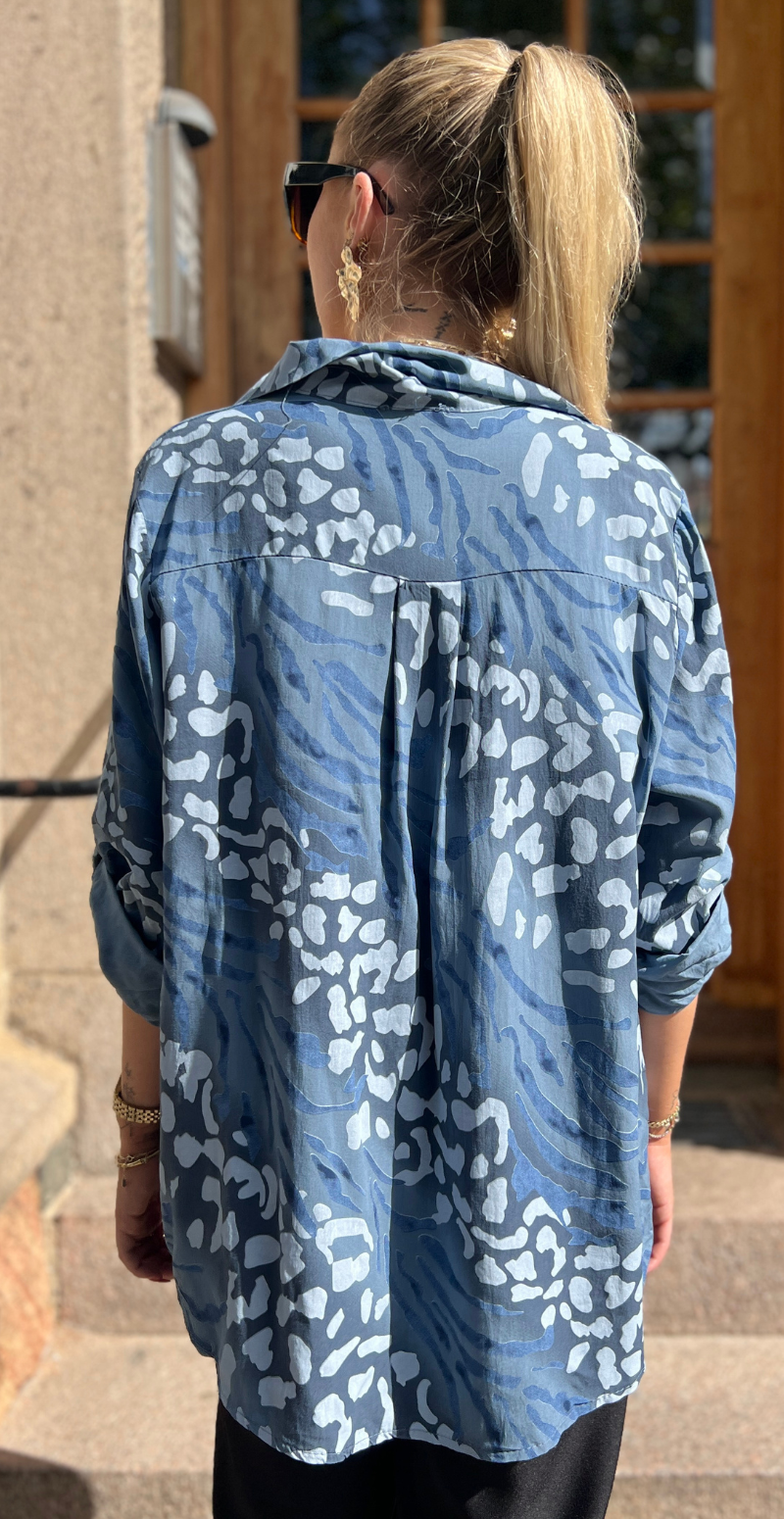 Melissa skjortebluse med dyreprint denim LikeLondon