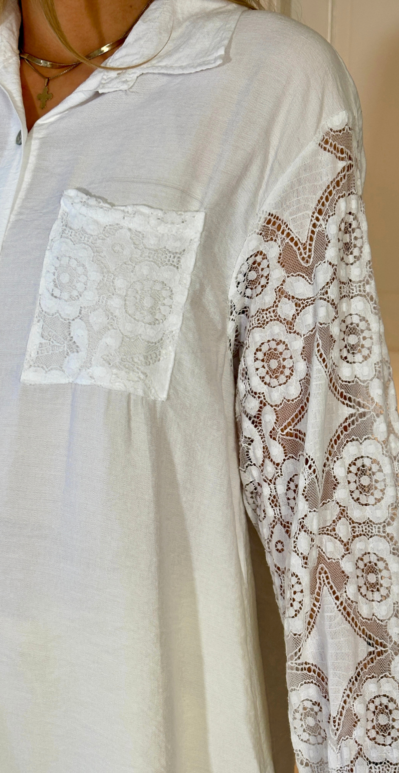 Simma skjorte med blondeærmer og lomme hvid LikeLondon