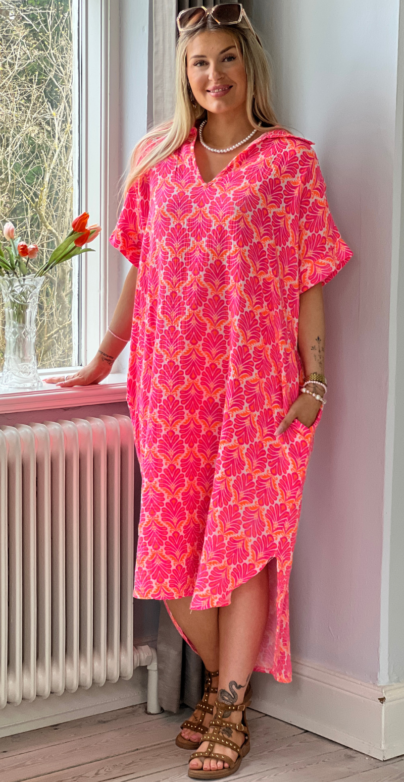 Dagmar kjole i musselin pink/orange LikeLondon