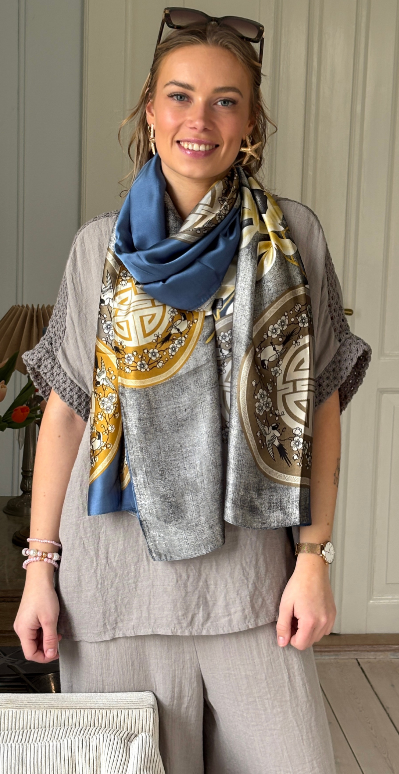 Tørklæde med fugle og blomster grå/blå LikeLondon