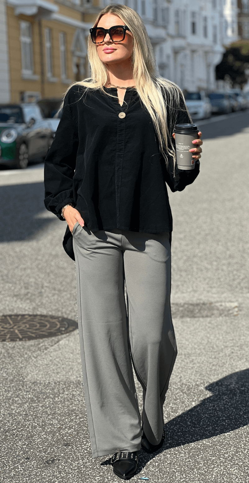 Emily buks med vidde khaki