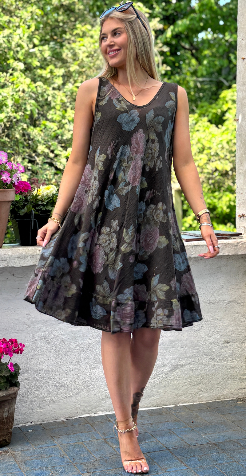 Iben kjole med blomsterprint og peplum brun LikeLondon