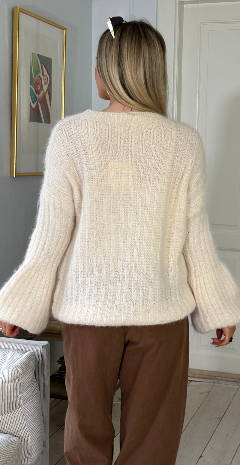 Betty strikbluse i rib med puffet ærme beige LikeLondon