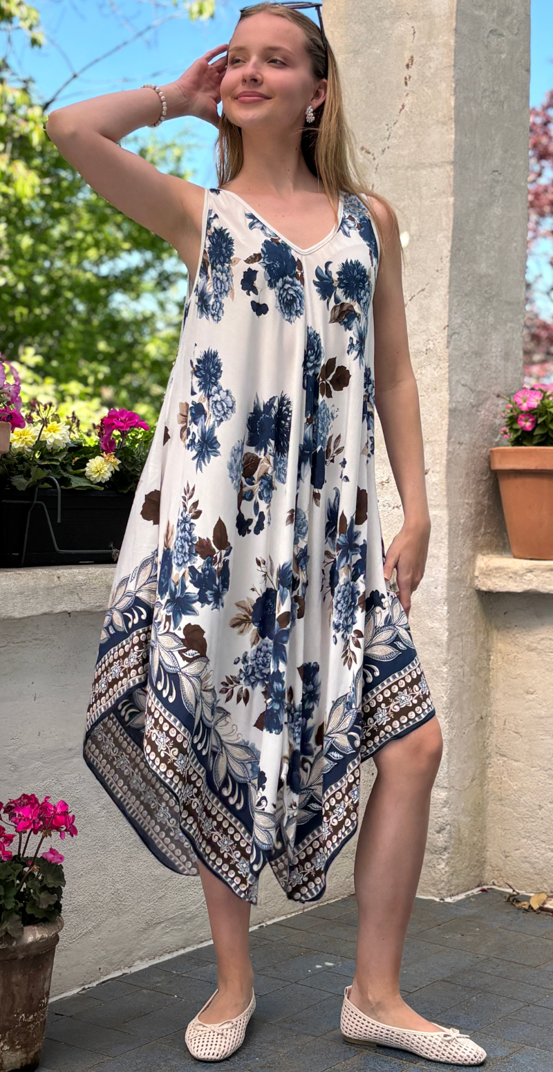 Gypsy kjole med blomster og asymmetrisk kant navy LikeLondon