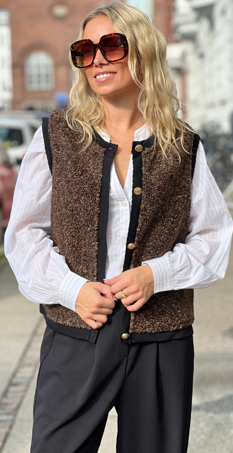Bessie vest i teddylook med foer brun Soya Concept
